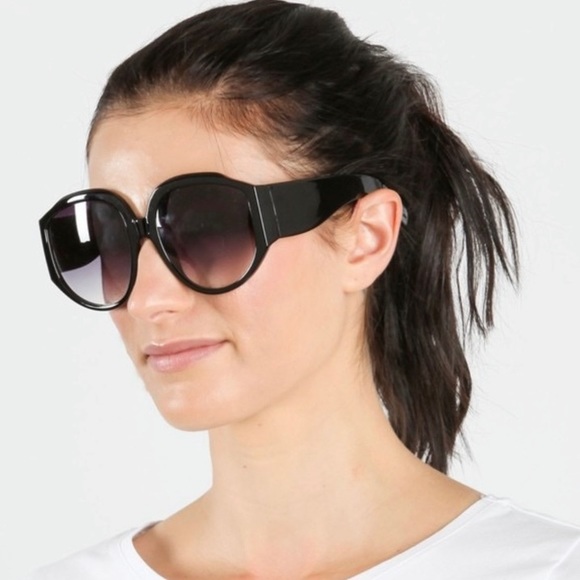 BOUTIQUE | Fun In The Sun Oversized Sunglasses - Picture 4 of 7